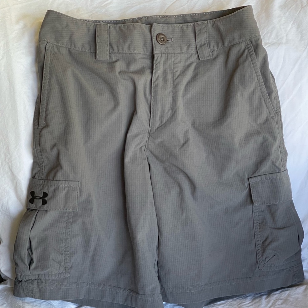 Under Armour Gray Cargo Shorts Size YLG